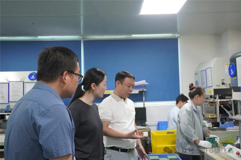 Visiting Jiefei High for inspection and guidance