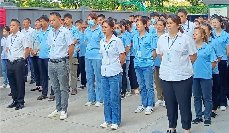 A group of people, one heart, one thing, work together!